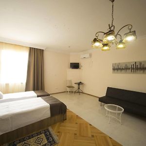 Log Inn Boutique Hotel